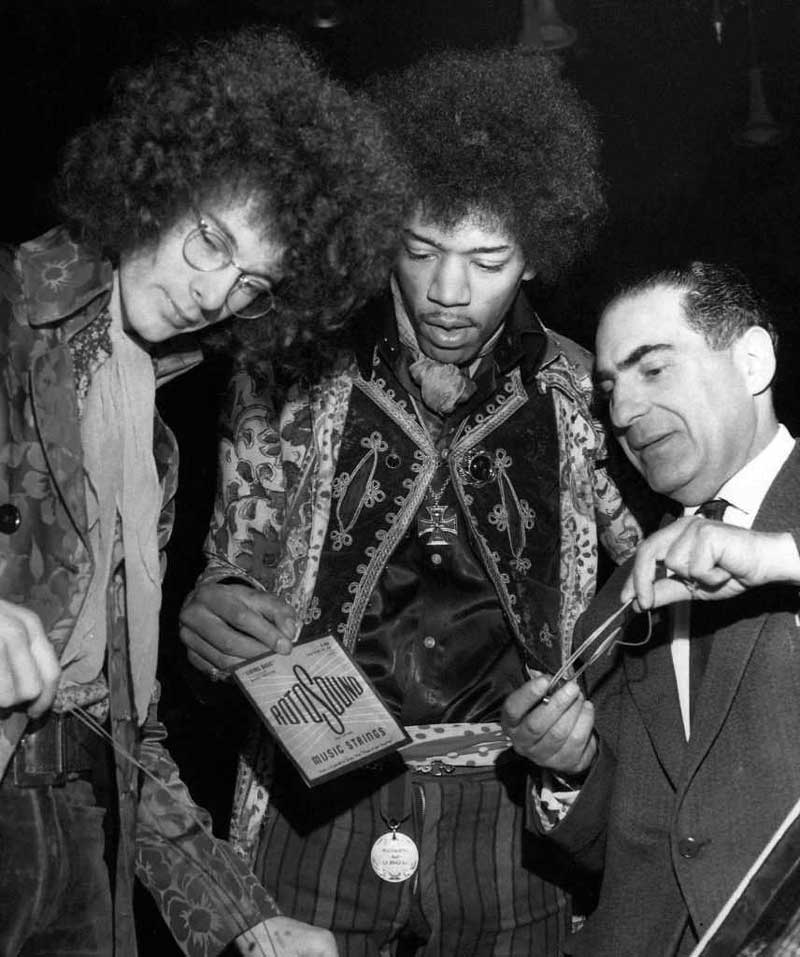 Jimi Hendrix et Noel Redding parlent des cordes avec Alan Marcus